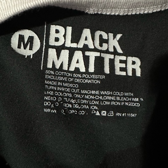 Hot Topic tee - Picture 4 of 4